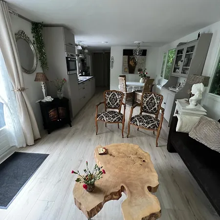 Royal Romantisch, Uniek En Volledig Prive Chalet Putten